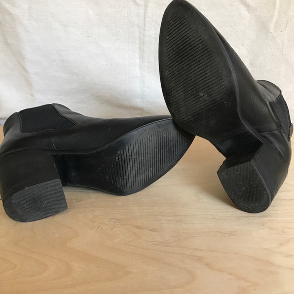 Nisolo Heeled Chelsea Boot - Picture 3 of 9